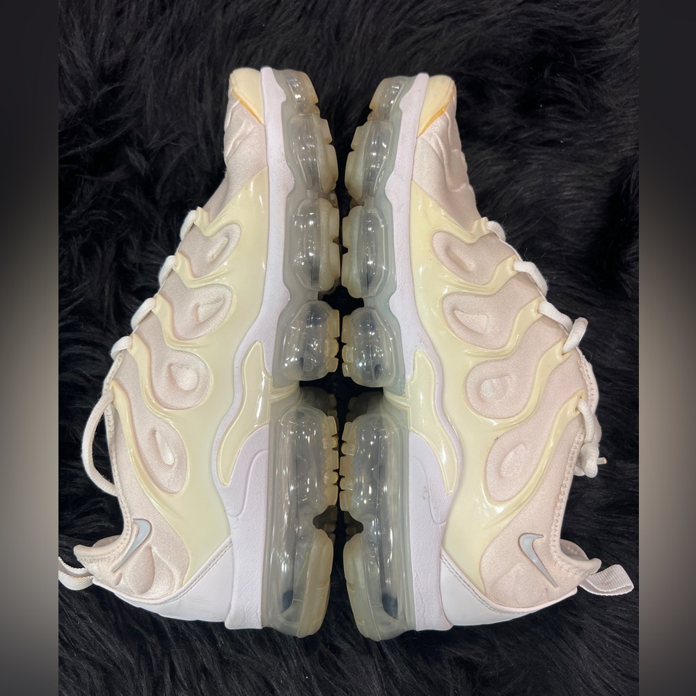 NIKE AIR VAPORMAX PLUS | Triple White | Size 11M - Picture 5 of 9
